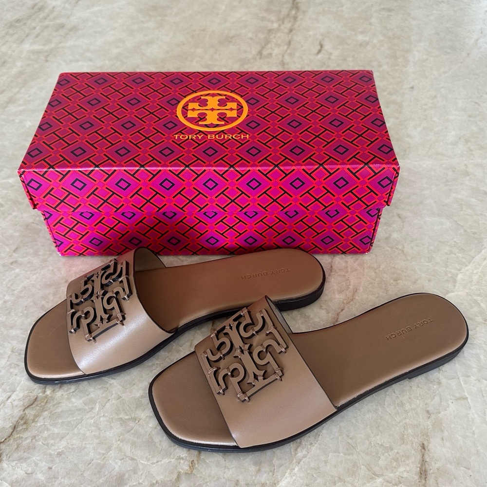 New in Box Tory Burch Ines Slide Sandals - Leather - Almond - size 7.5